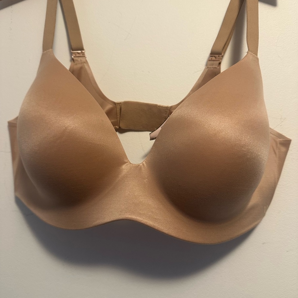 NWOT  VICTORIA’s SECRET Seamless Tan Bra
